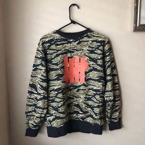 Undefeated Red 5 Strikes Tiger Camo Sweatshirt Men’s Size Medium EUC